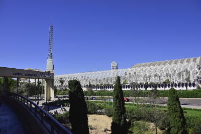 uitzicht vanaf El Salar op het moderne Valencia, blauwe lucht